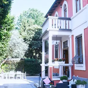 rezervați aici